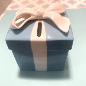 Tiffany & Co. classic‎ bow bank